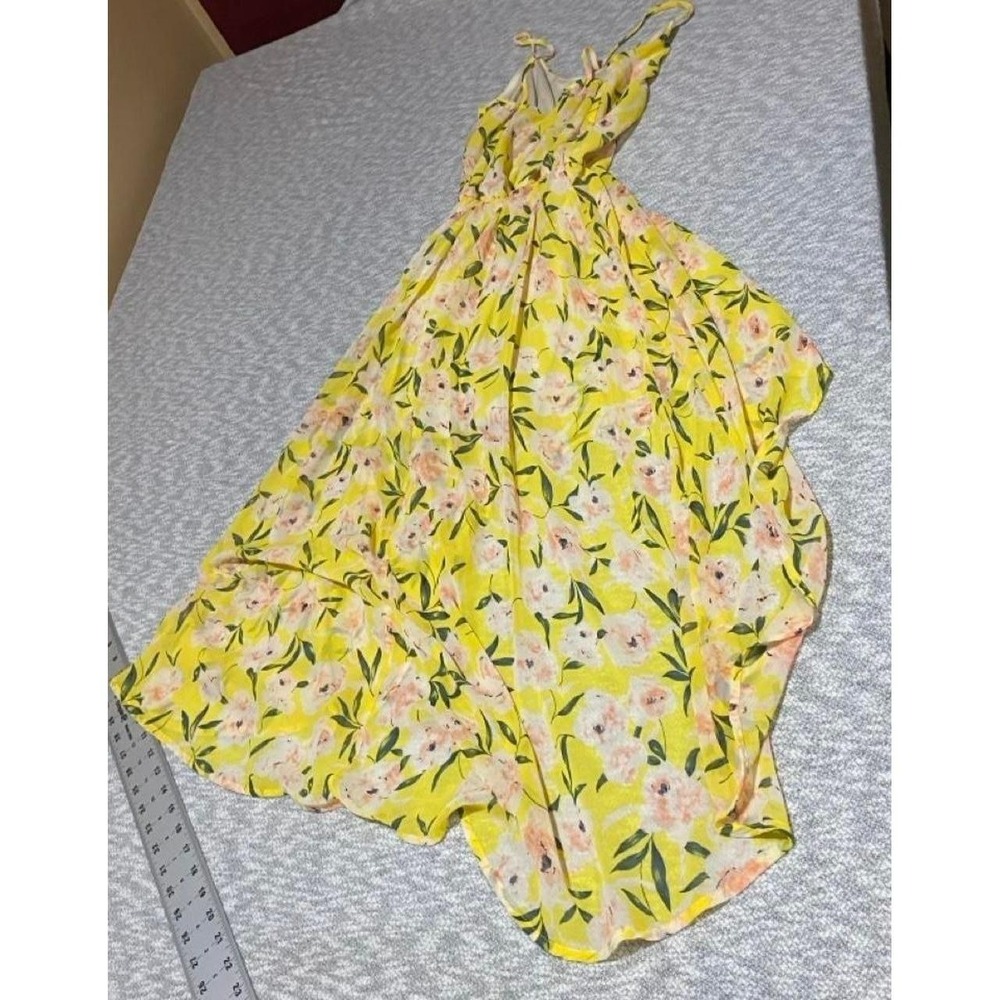 Katlyn Yellow floral dress best fits à Small ( no size tag). SKU-B626